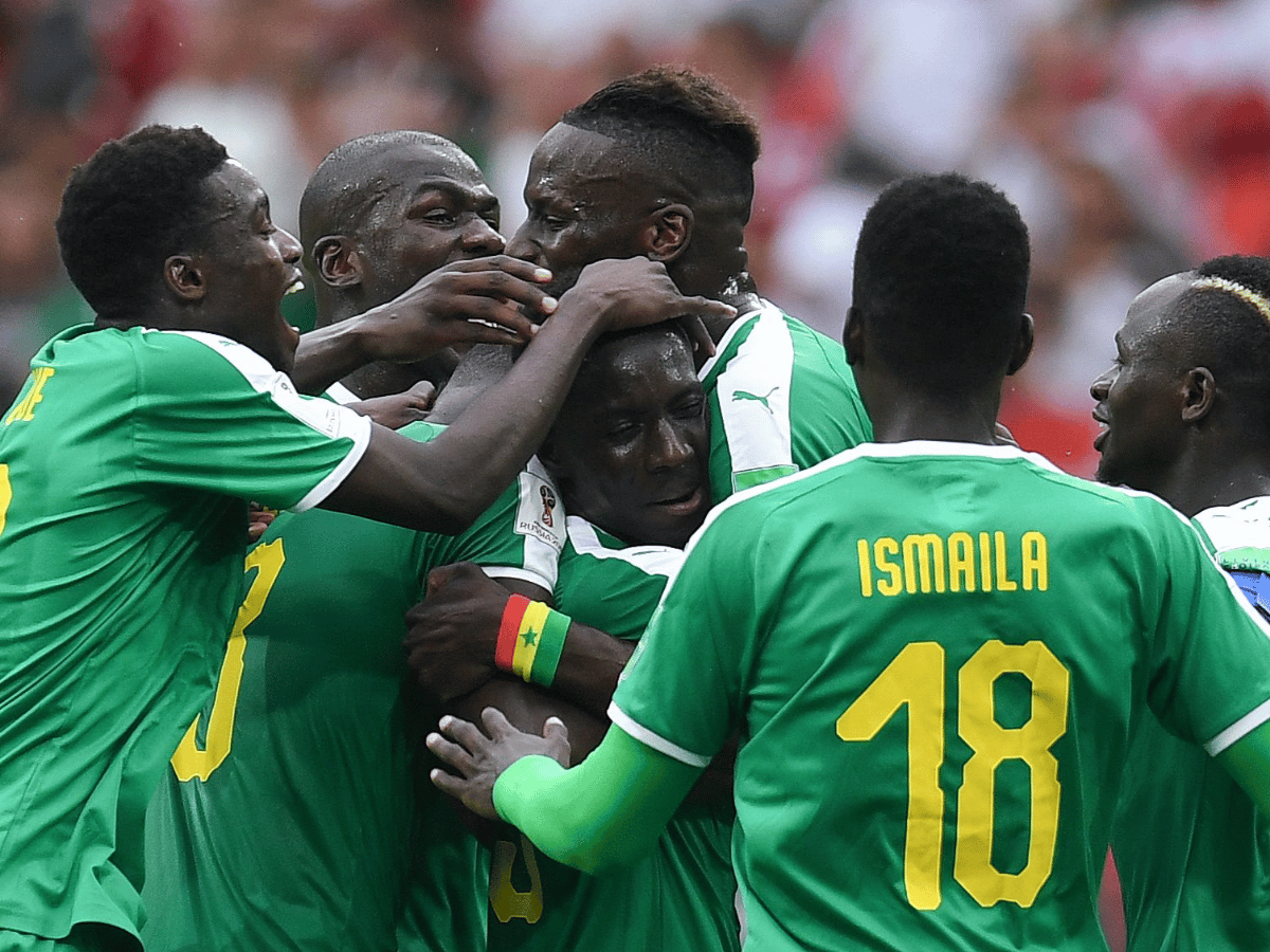 Senegal amargó el debut de Lewandowski