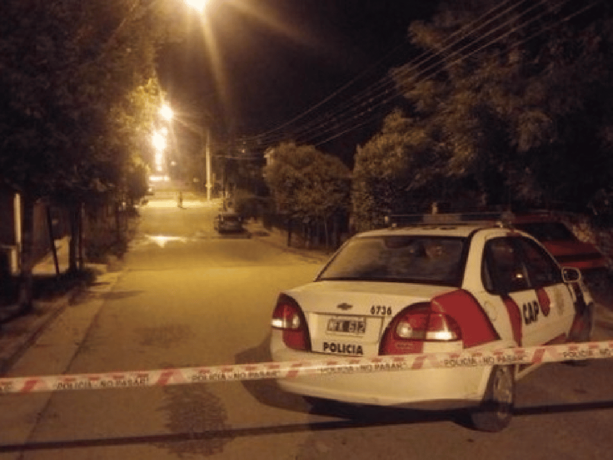 Matan a un motociclista en un control en Villa Carlos Paz y por el crimen detienen a un policía