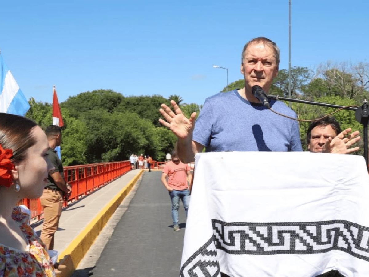 Schiaretti inauguró un puente en Cosquín "para unir a los cordobeses y a los argentinos"