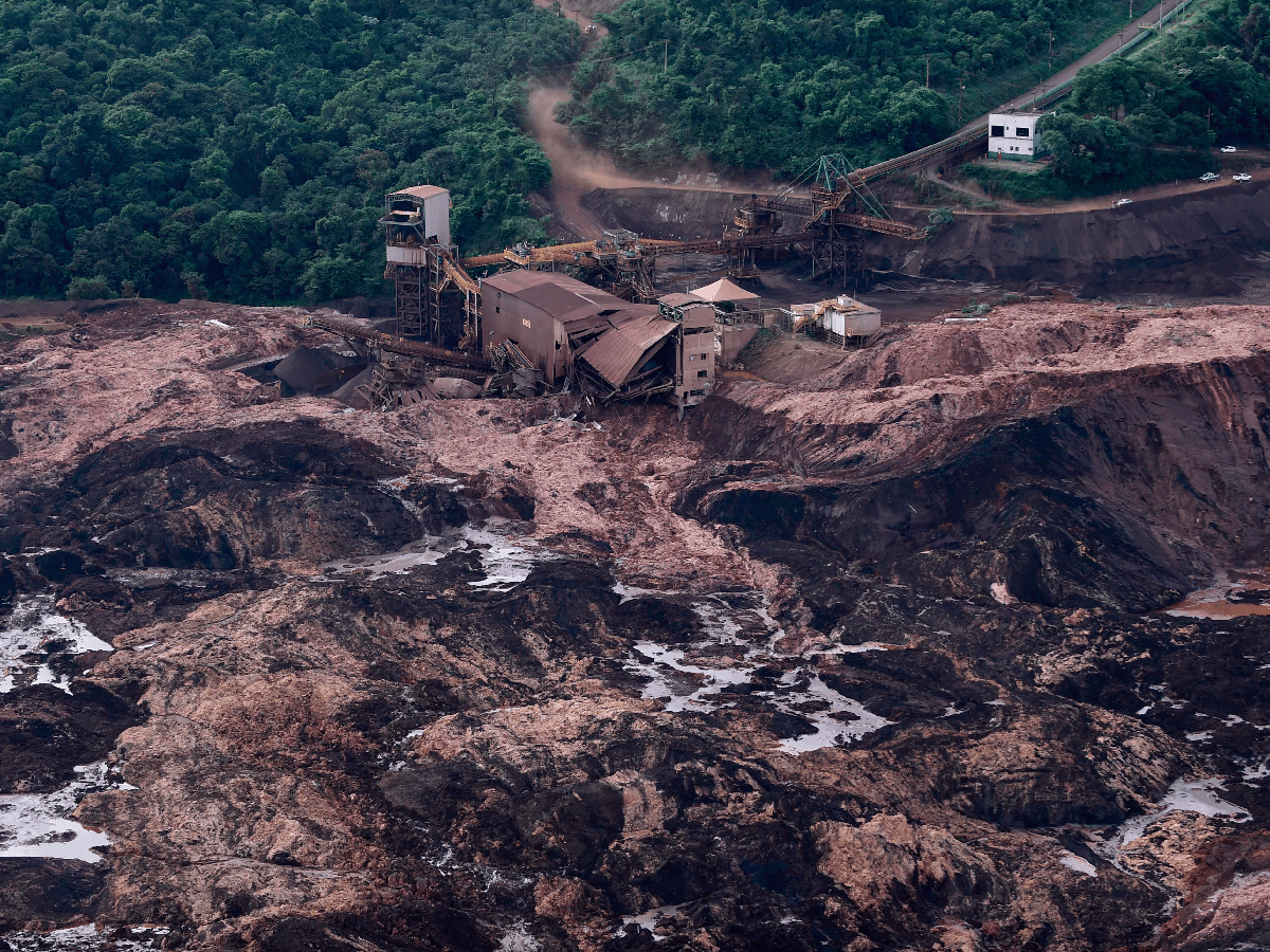 Brasil: al menos siete muertos y 150 desaparecidos tras ruptura de dique minero  