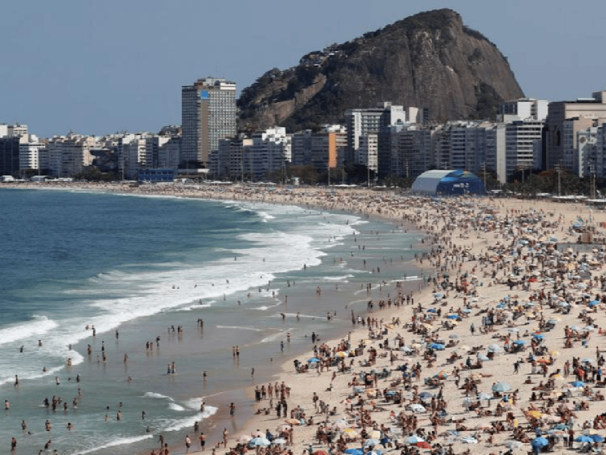 Pocos argentinos cancelan vacaciones: la mayoría busca achicar gastos