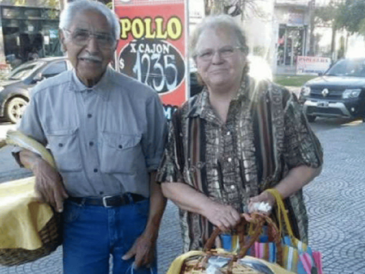 Lidia y Faustino, los abuelos que venden pastelitos y emocionan a todos