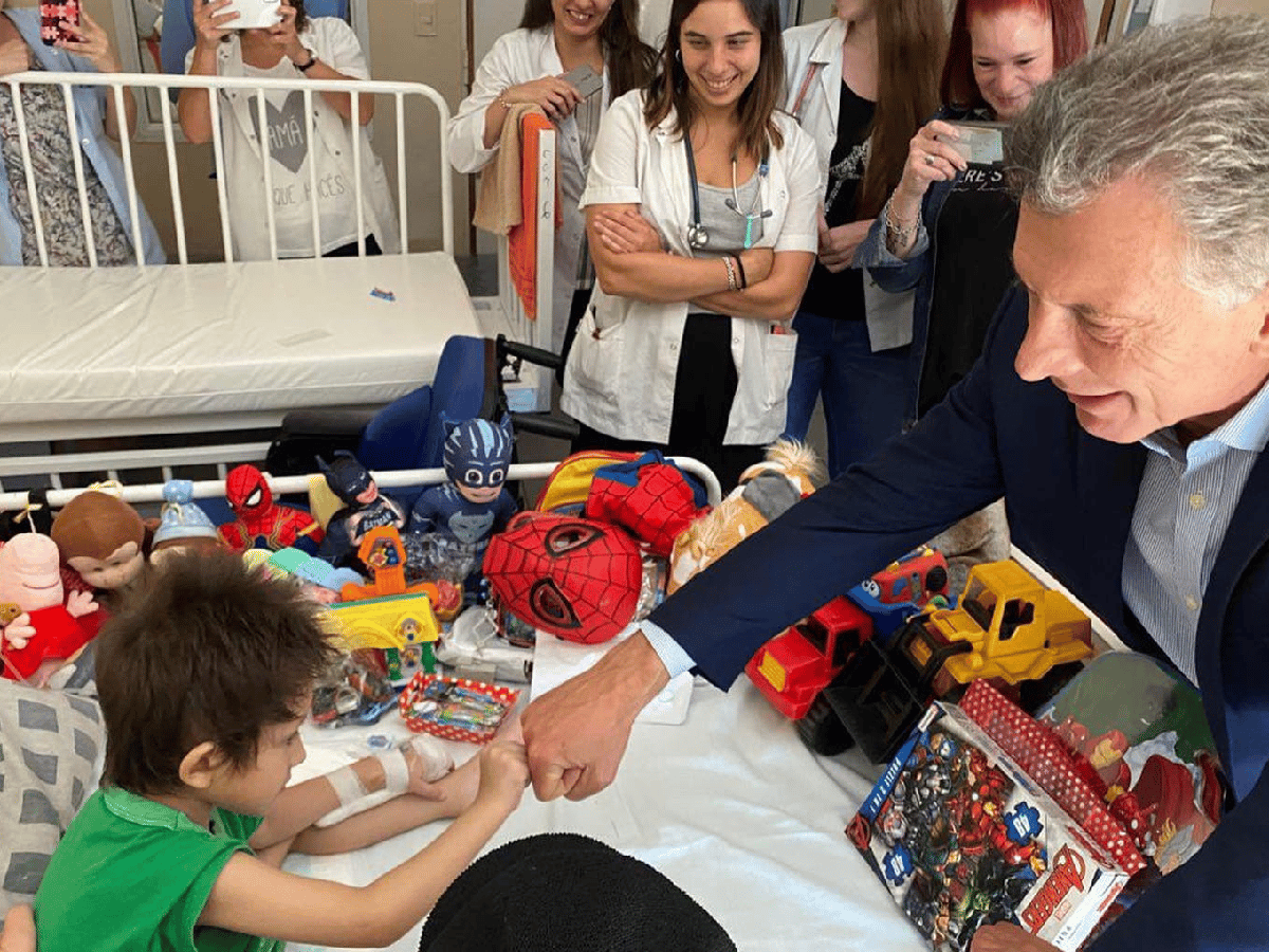 Macri visitó a un nene con cáncer terminal que quería conocerlo antes de morir