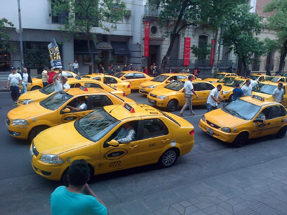 Taxistas marcharán este martes al Concejo Deliberante contra Uber