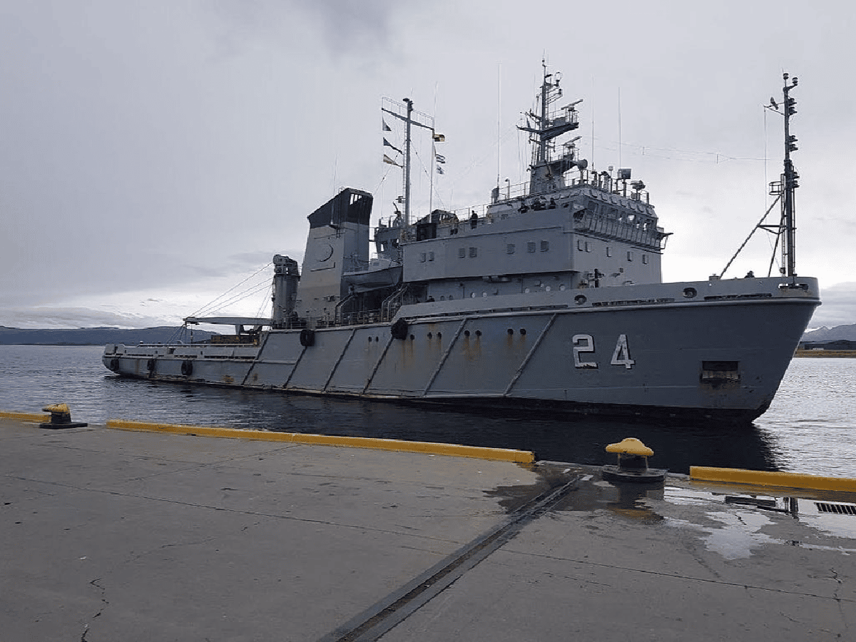 El barco ARA Islas Malvinas se suma a la búsqueda del avión chileno desaparecido