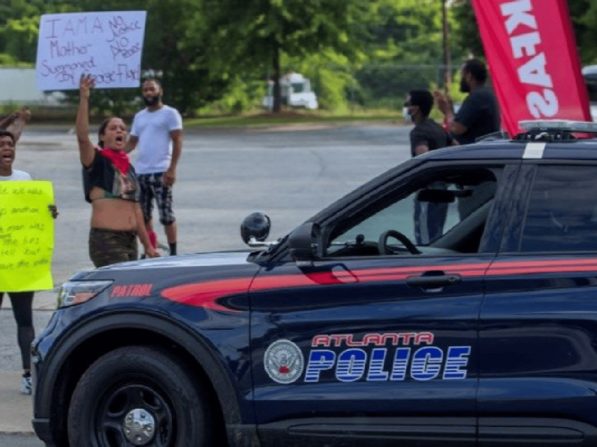 Policías mataron  a un joven afroamericano en Atlanta