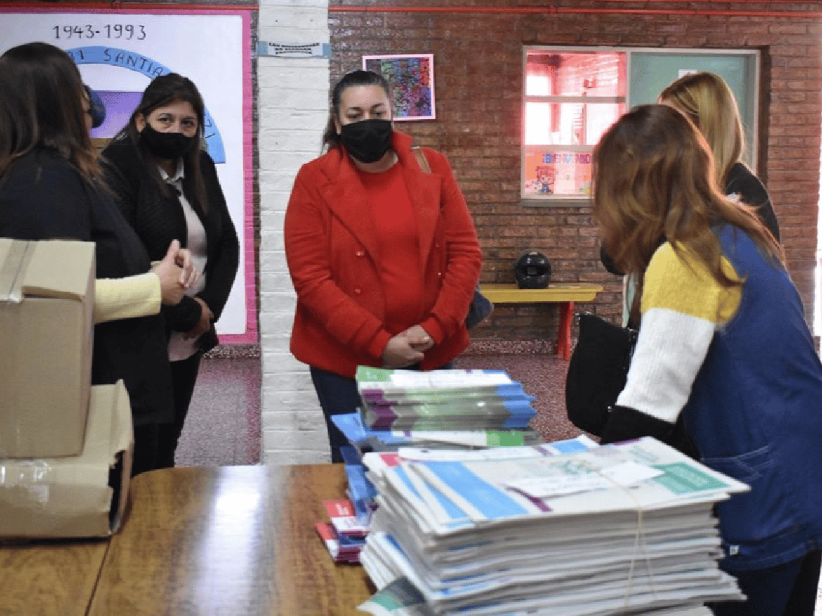 Frontera: entregaron más cuadernillos para escuelas
