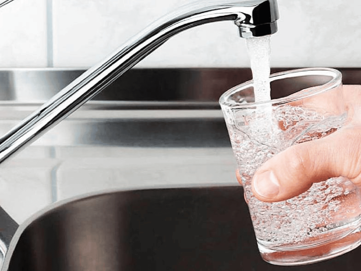 Agua: se resiente el servicio por arreglo de un caño      