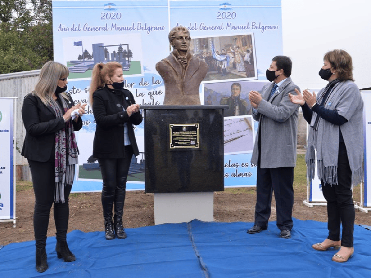 Inauguraron dos bustos  de Belgrano en la región