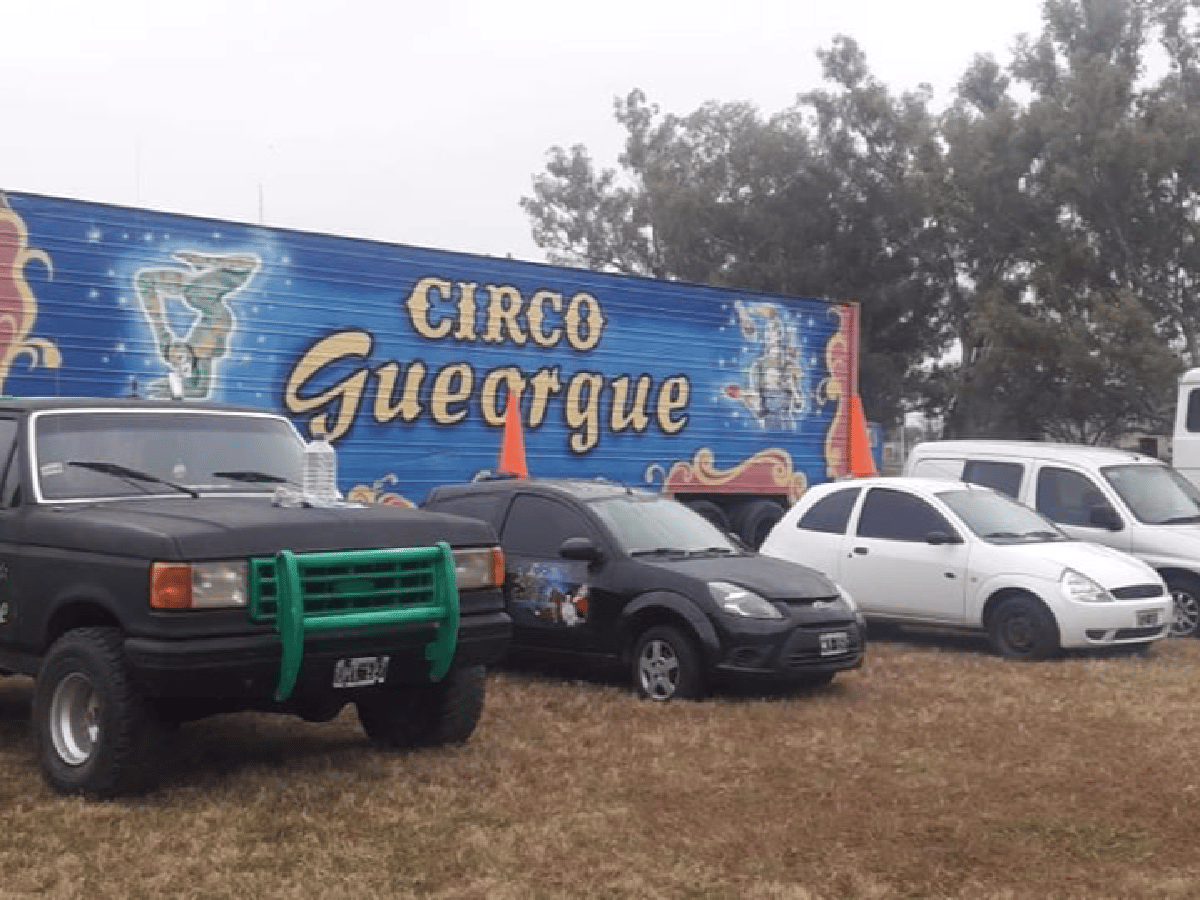 Circo varado en Morteros vende sus vehículos para sobrevivir  