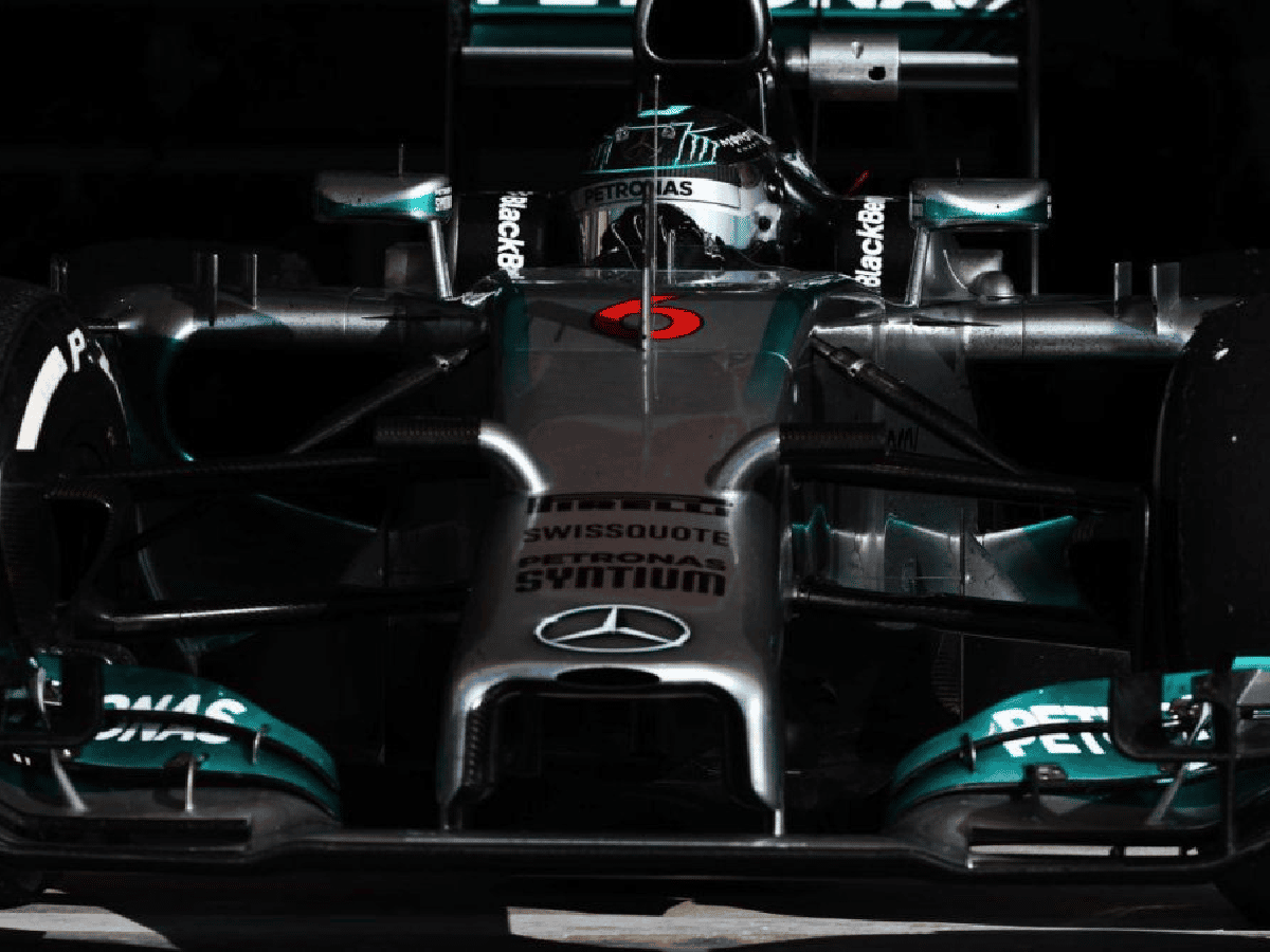 Los autos del equipo Mercedes serán de color negro en la vuelta de la F1