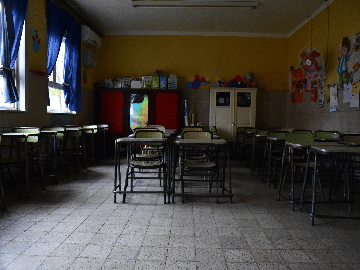 Los docentes luchan porque no haya bancos vacíos en las aulas