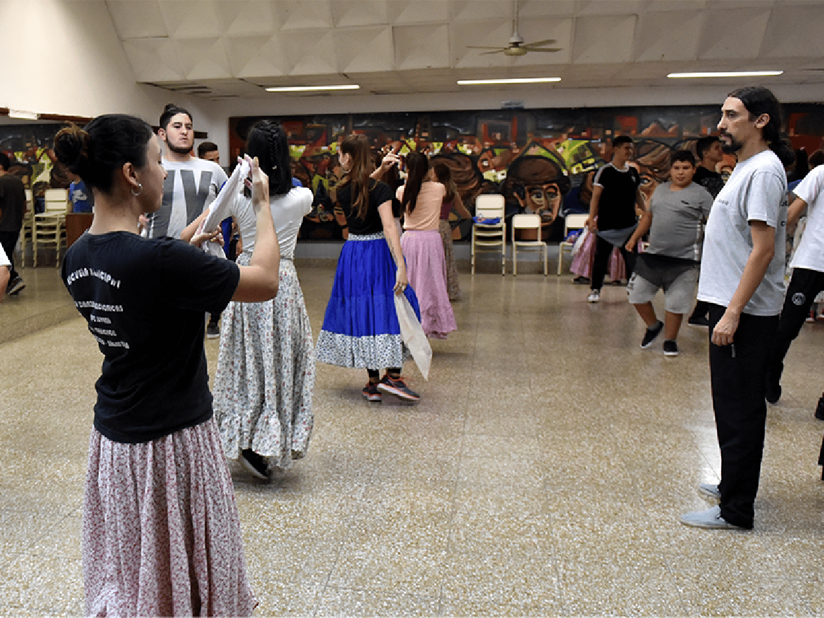 Retorna la actividad en las escuelas municipales de danza