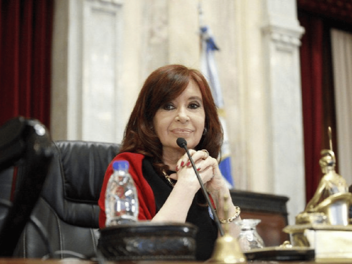 Cristina Kirchner bromeó sobre los ataques a silobolsas