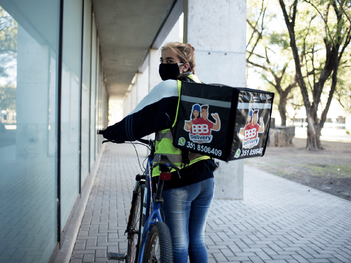 La pizza viaja en bici: otra forma de delivery que llegó a la ciudad