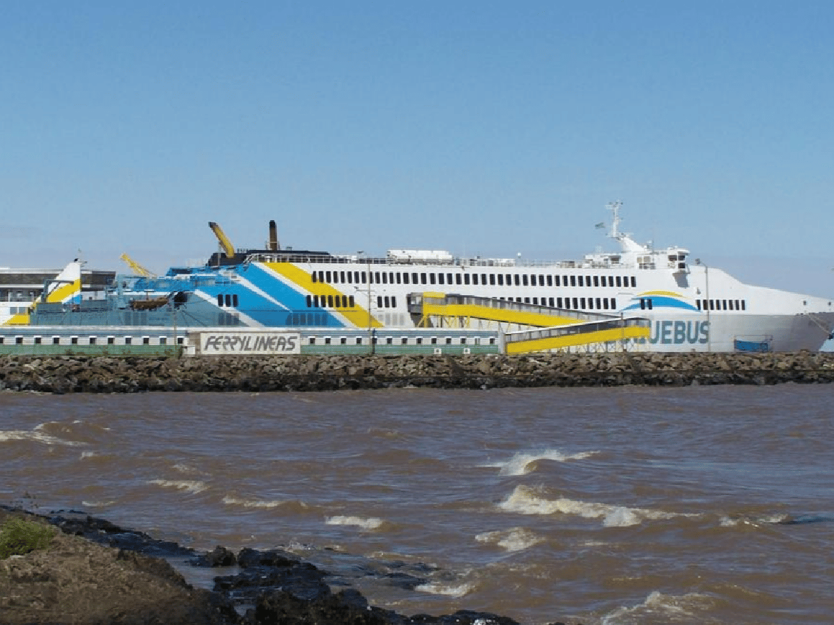 Se inicia un estricto control sanitario en Uruguay, tras casos de argentinos que viajaron en un barco con coronavirus