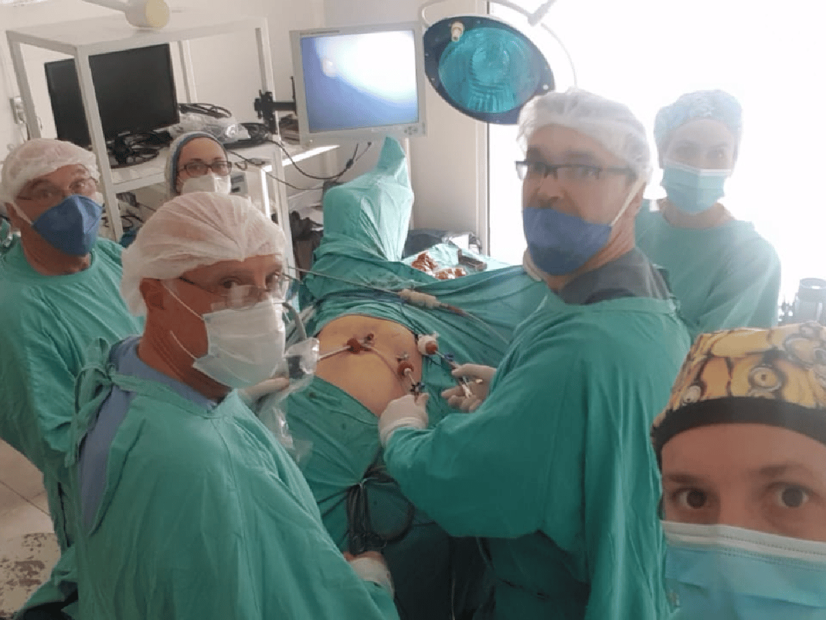 Realizaron inédita cirugía laparoscópica para quitar  un tumor de páncreas