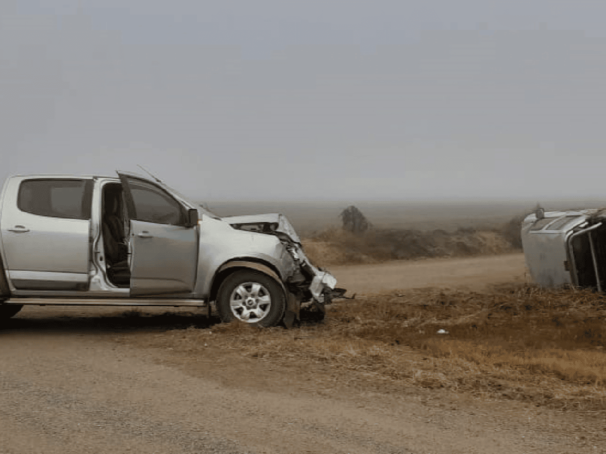 Dos camionetas idénticas chocaron en un camino rural de Colonia Valtelina