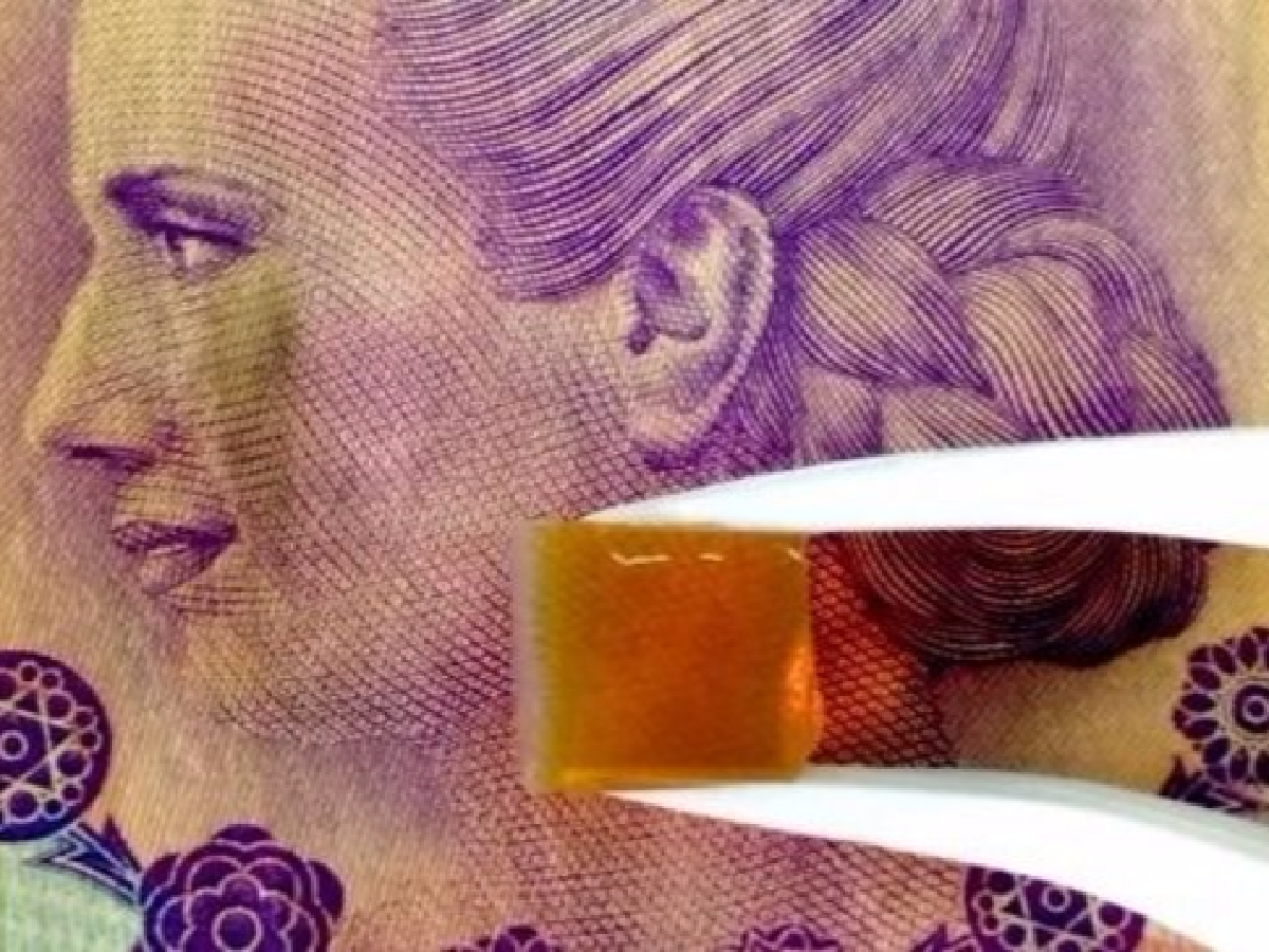 Novedoso método científico logra detectar cocaína en billetes argentinos