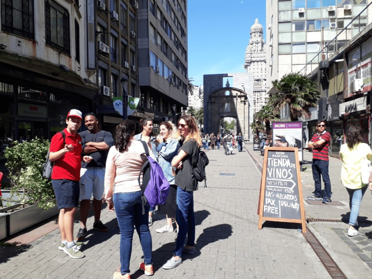Uruguay anunció que volverá a permitir el ingreso de turistas europeos