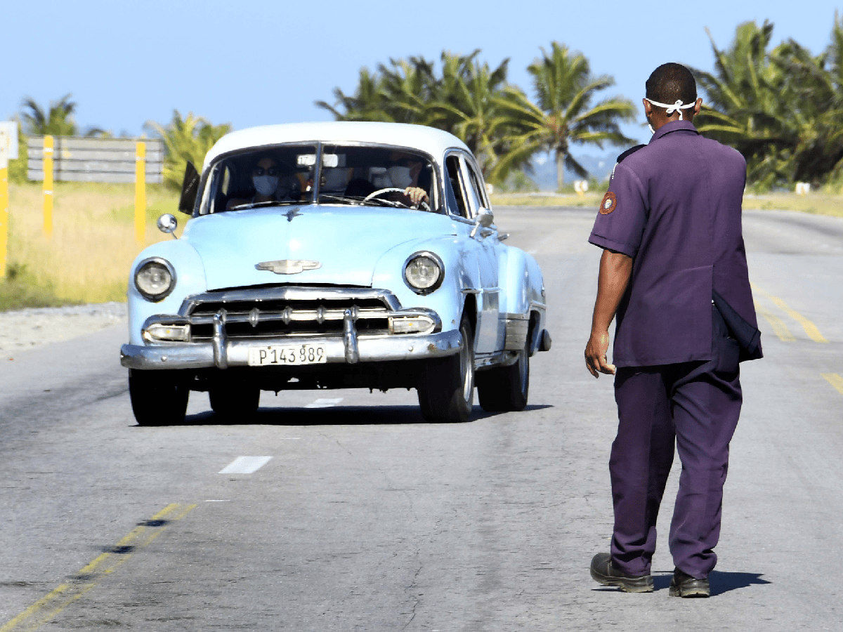 Cuba decreta toque de queda en La Habana y endurece medidas por los rebrotes