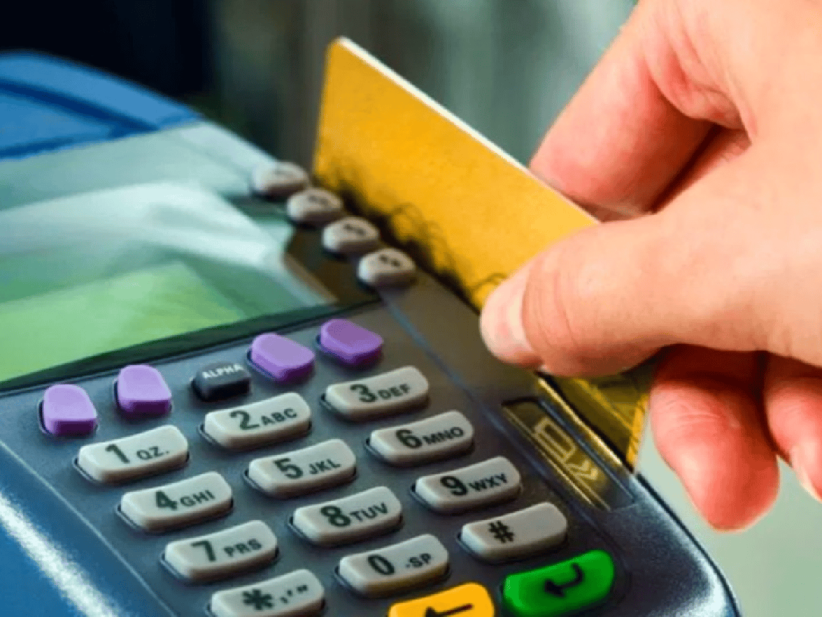 Extienden hasta diciembre el reintegro del 15 % para compras con tarjeta de débito