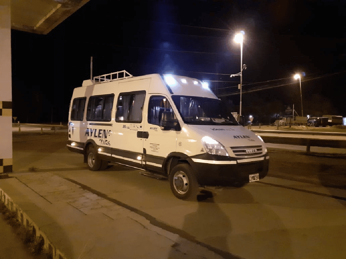 Secuestran por tercera vez un minibus  que traía jóvenes desde Córdoba
