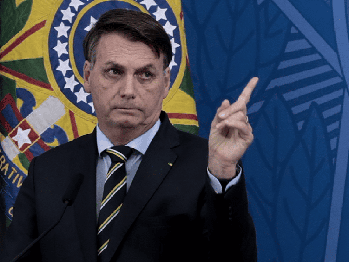 Bolsonaro le dijo a un periodista que tenía ganas de llenarle "la boca de trompadas"