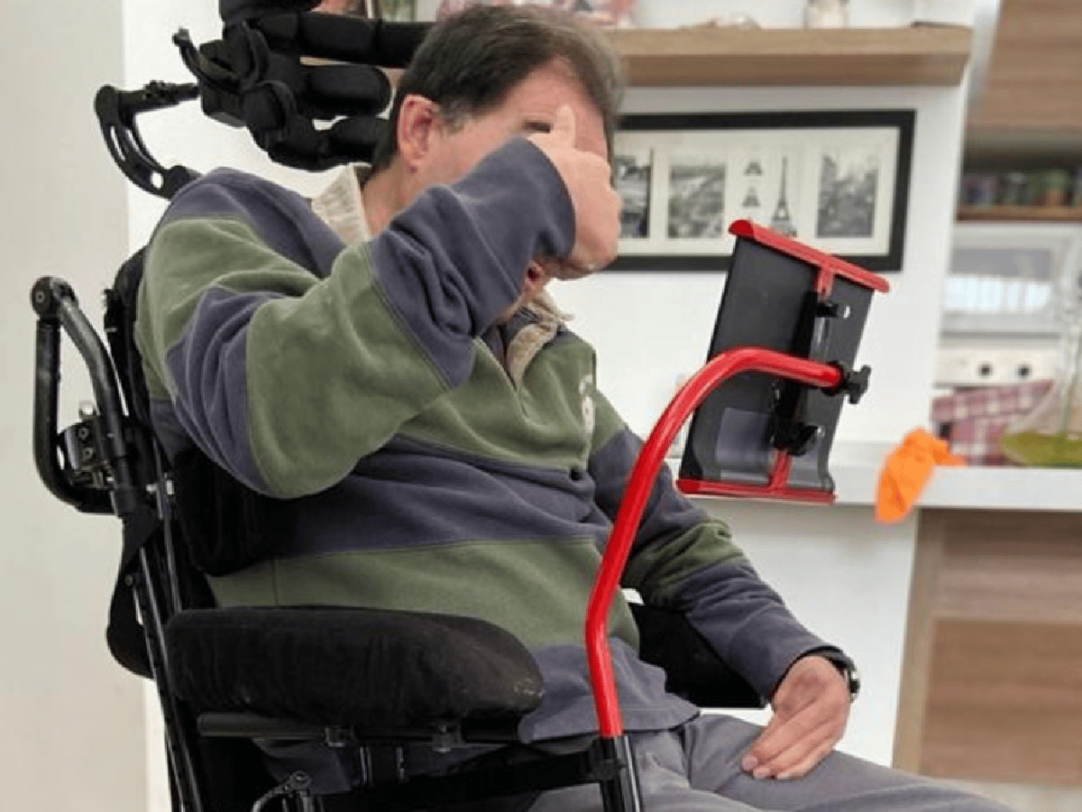 Universitarios del Cres diseñan brazo articulado para facilitar comunicación de personas con cuadriplejia