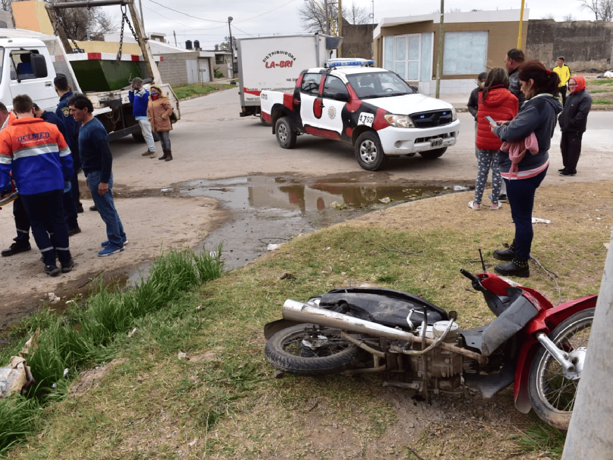 Dos mujeres heridas tras chocar una moto con un camión