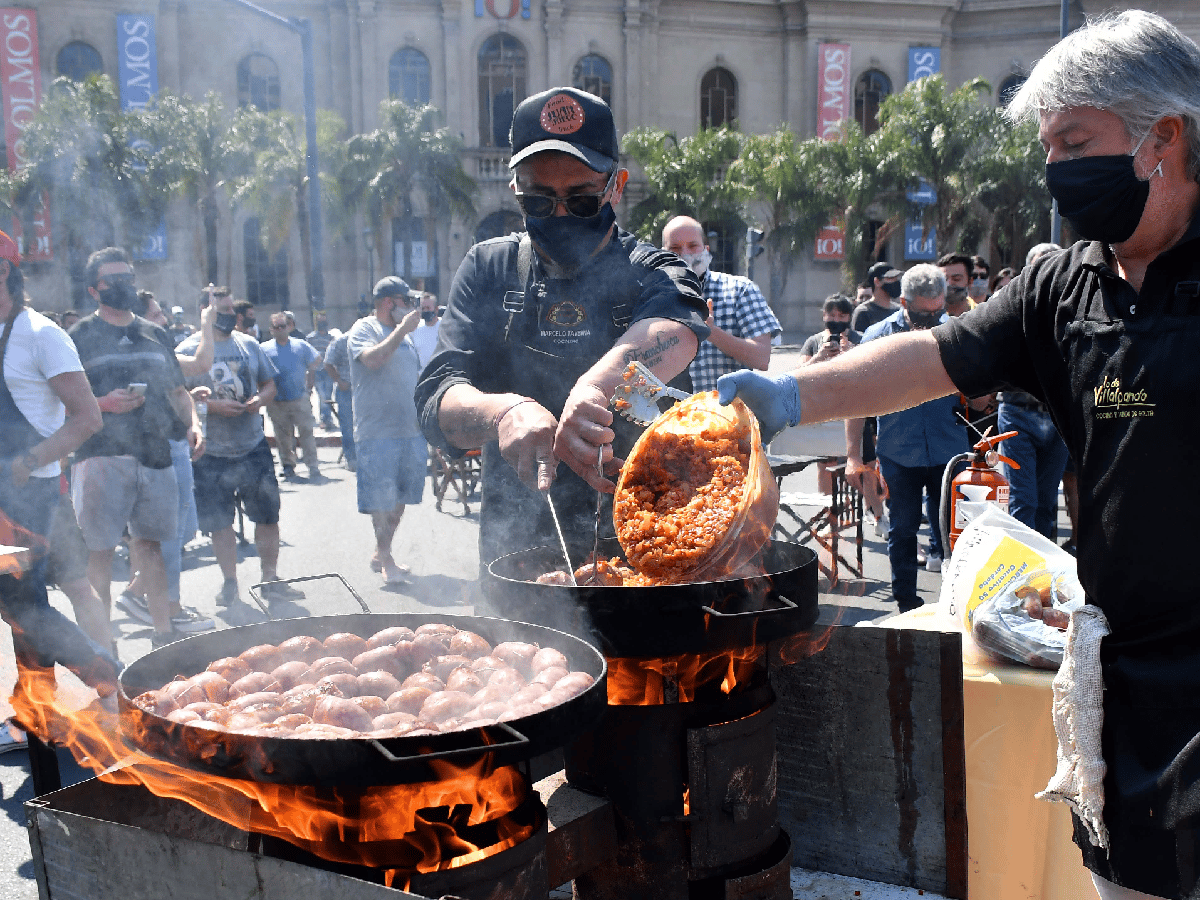 Gastronómicos protestaron por restricciones horarias para funcionar en Córdoba