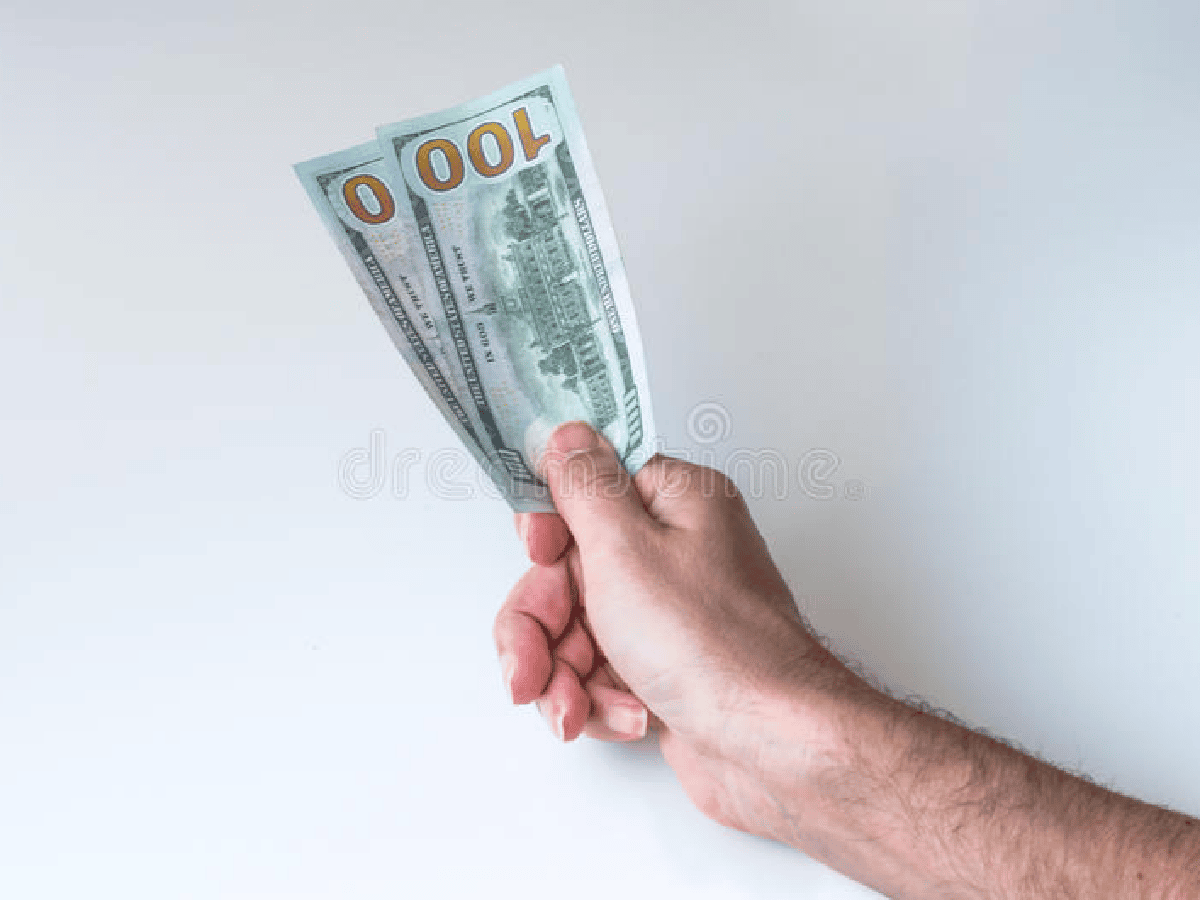 Desde hoy, el dólar "solidario" cuesta más de 130 pesos