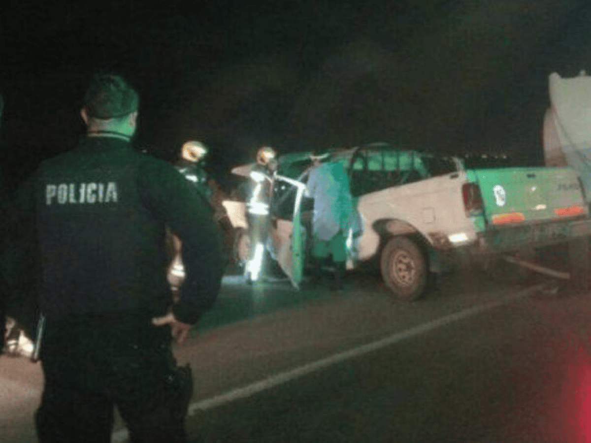 Un muerto en un choque entre una camioneta y un camión en autopista Rosario-Córdoba