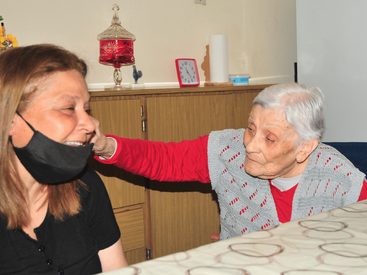 Cuidar a un familiar  con Alzheimer: el  aprendizaje de Graciela 