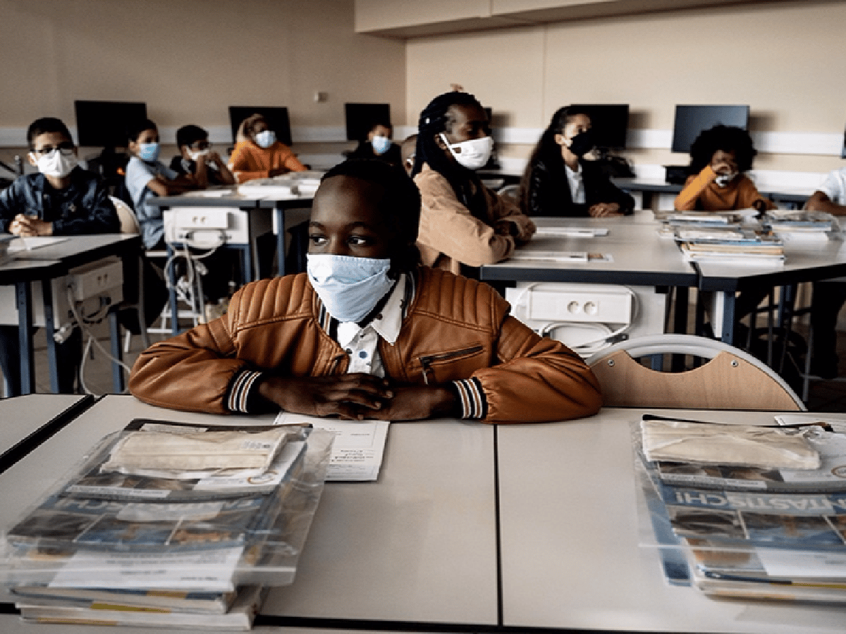Francia cerró más de 80 escuelas por coronavirus en los primeros 15 días de clases