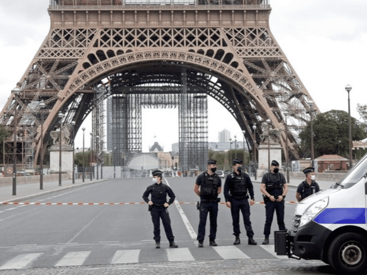 Evacúan la Torre Eiffel por una amenaza de bomba
