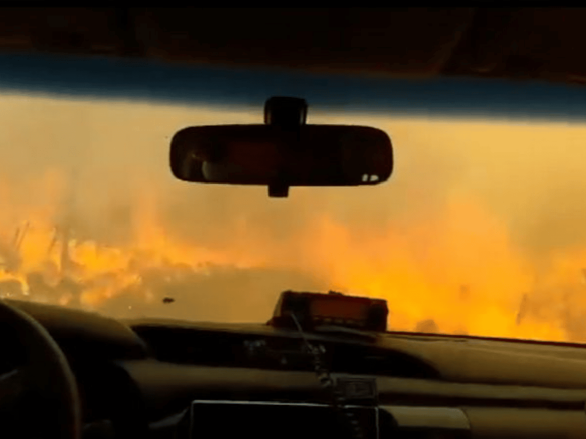 Estremecedor: así escapan bomberos de las llamas en Giardino
