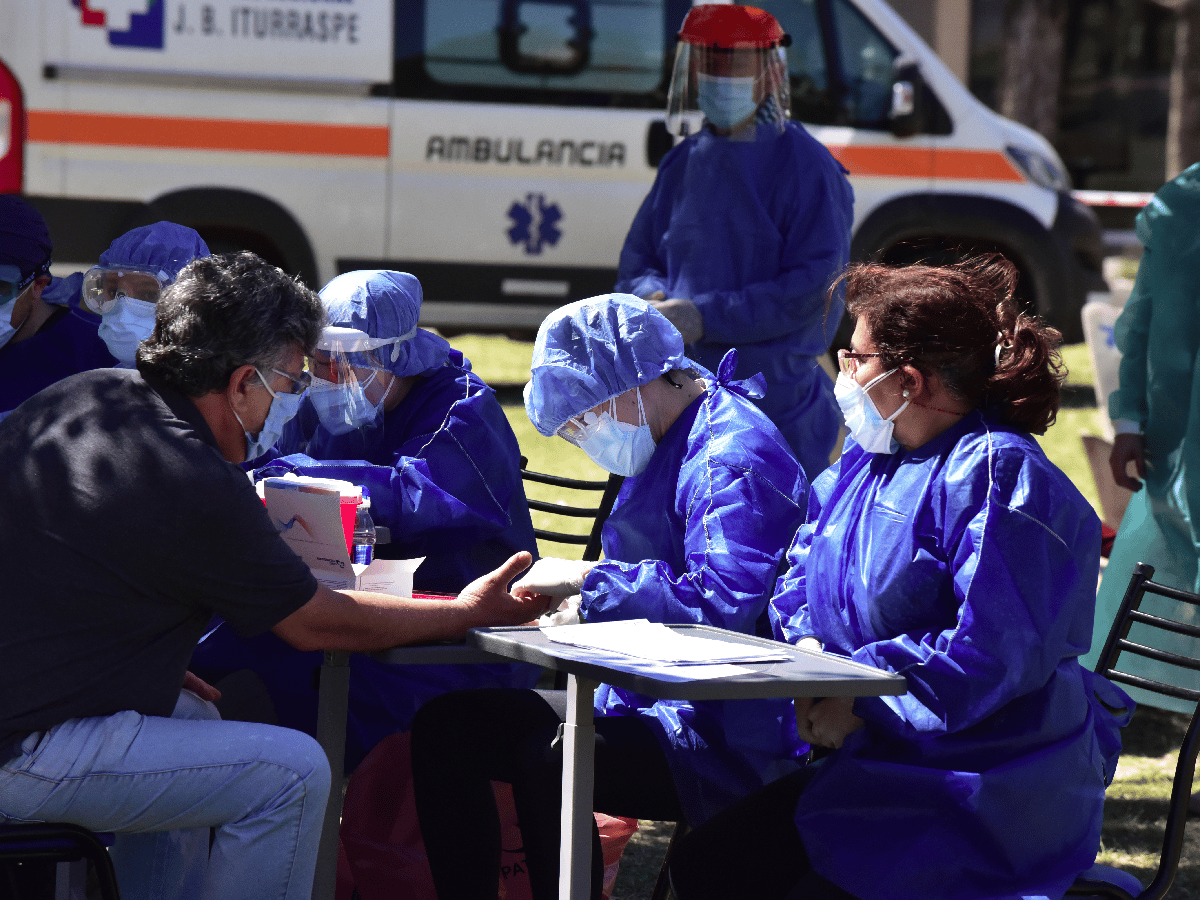 Testeos en Plaza Velez Sársfield: se realizaron 45 hisopados