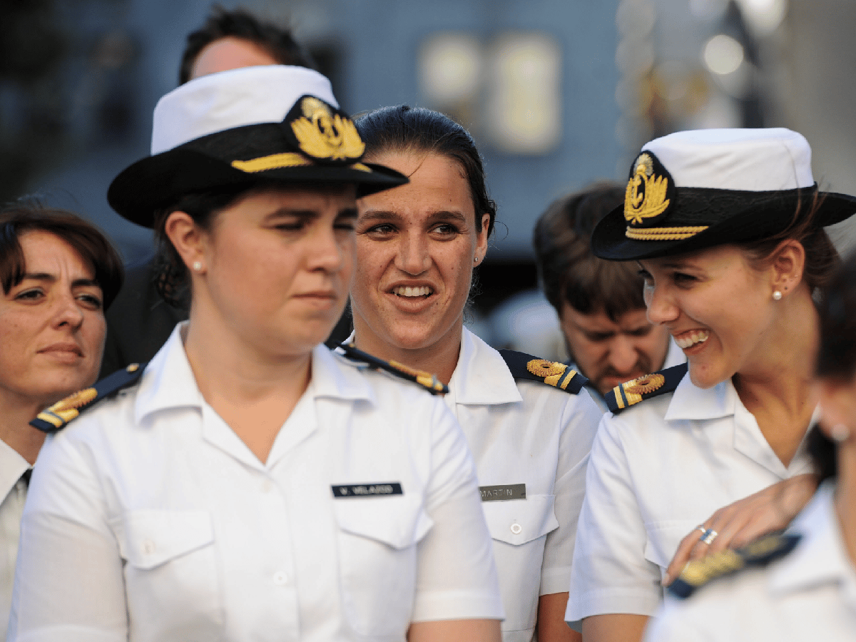 Mujeres militares: "No todos  los feminismos las aceptan", advierte una funcionaria    