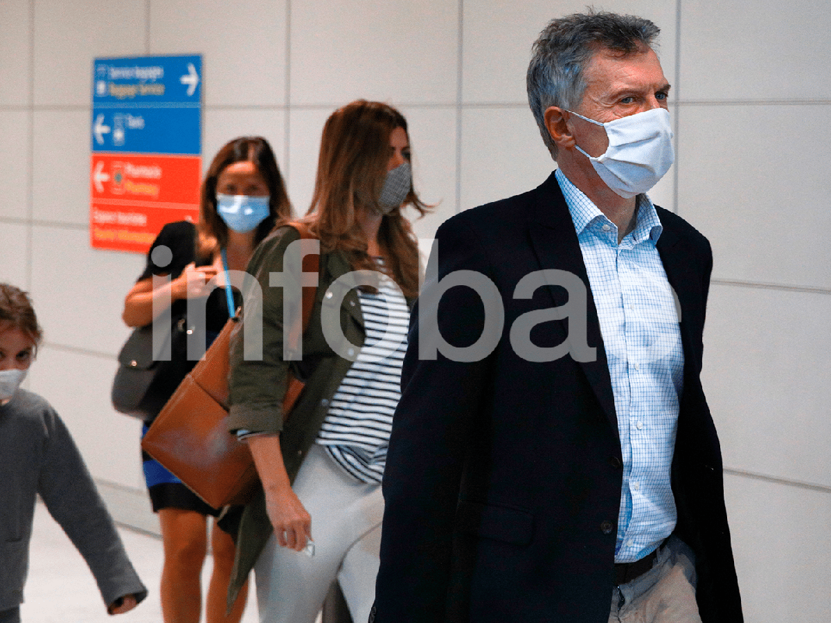 Después de un mes en Europa, Macri volvió al país y cumplirá la cuarentena en Los Abrojos