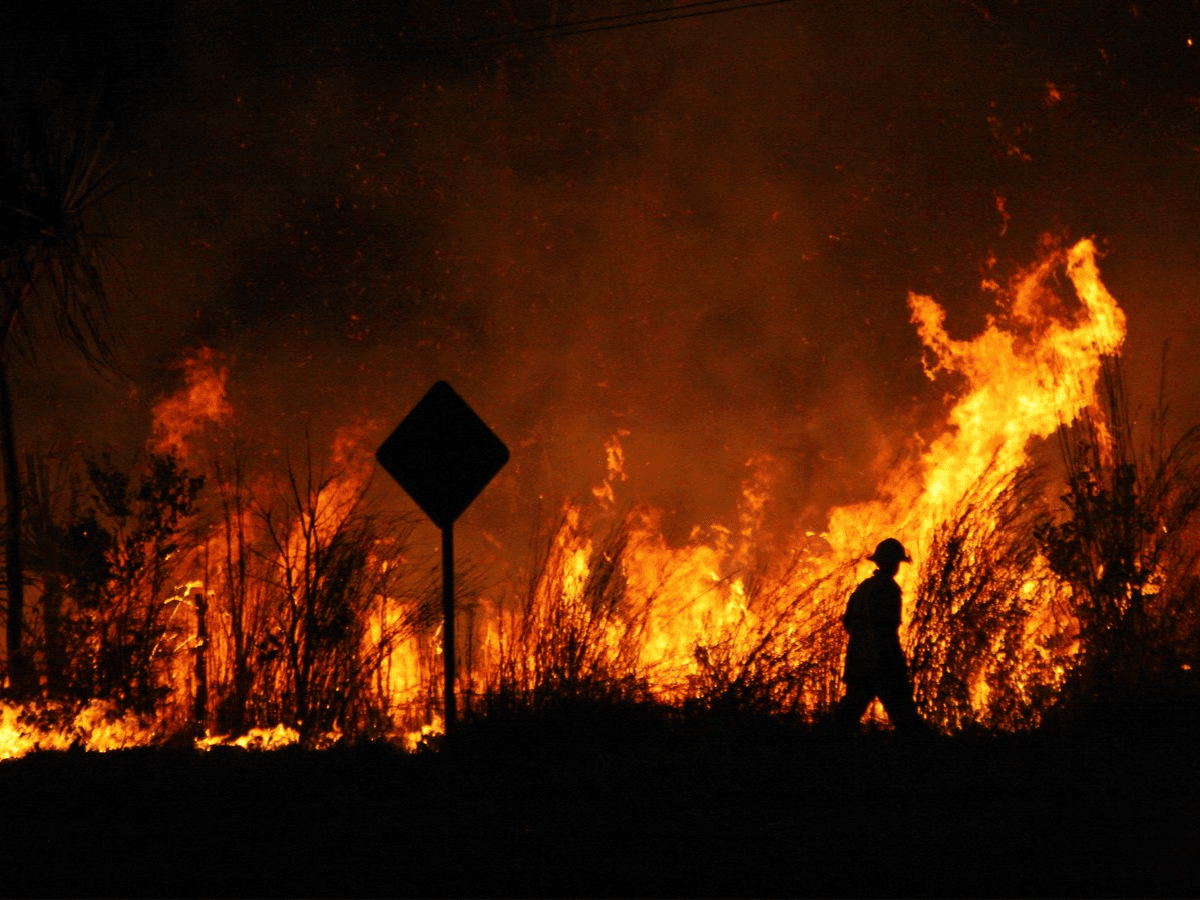 Fuego en Córdoba: bomberos trabajan en incendios controlados pero aún con “puntos calientes” 