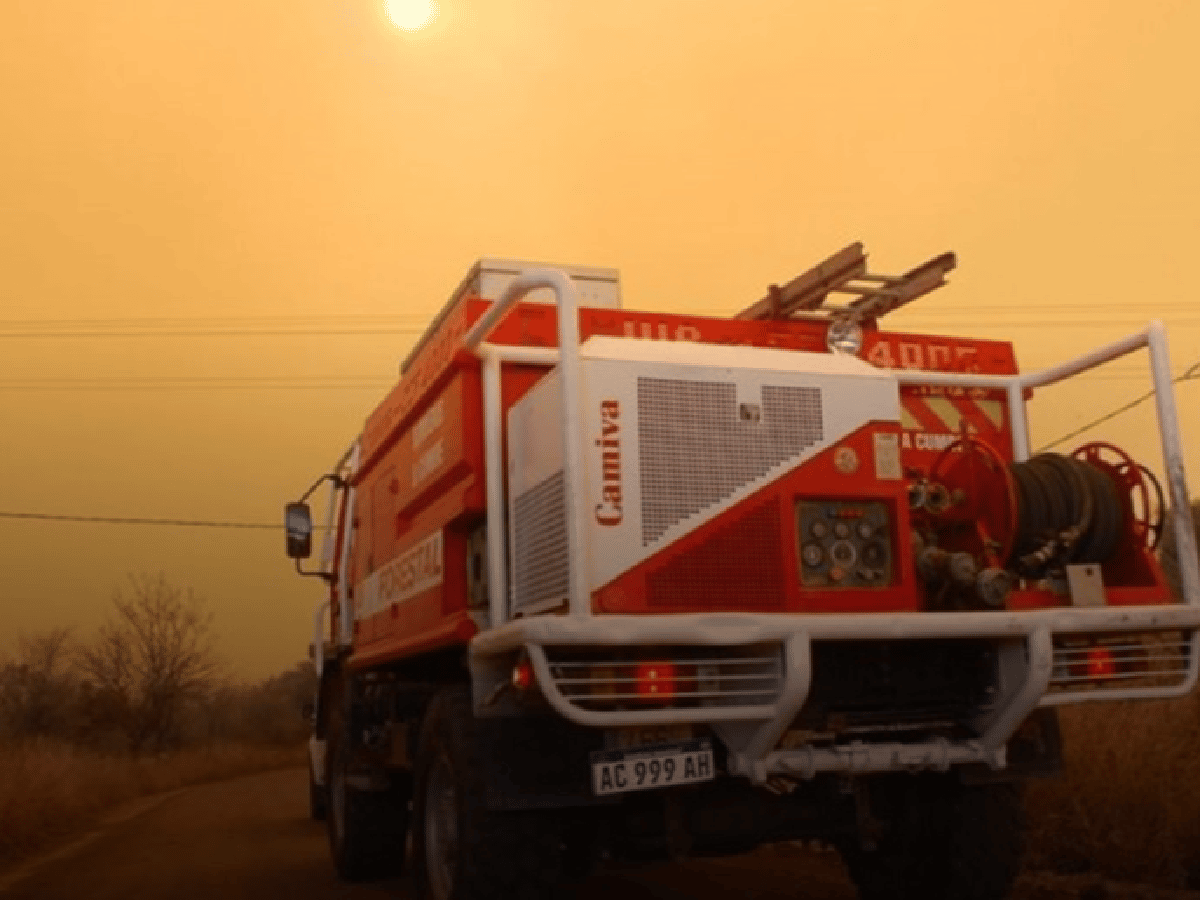 Fuego en Córdoba:  continúa el trabajo de los bomberos en el incendio de San Pedro Norte