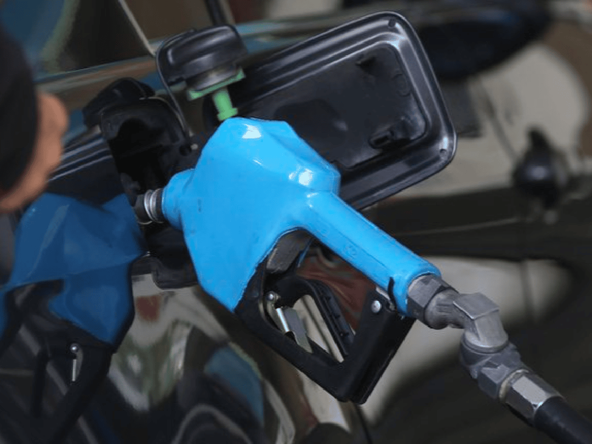 El Gobierno actualizará el impuesto a los combustibles: cuánto podrían aumentar la nafta y el gasoil