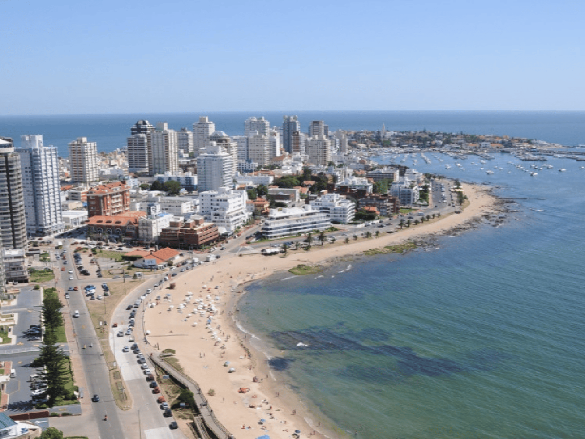 Uruguay anunció que cerrará sus fronteras durante la temporada de verano