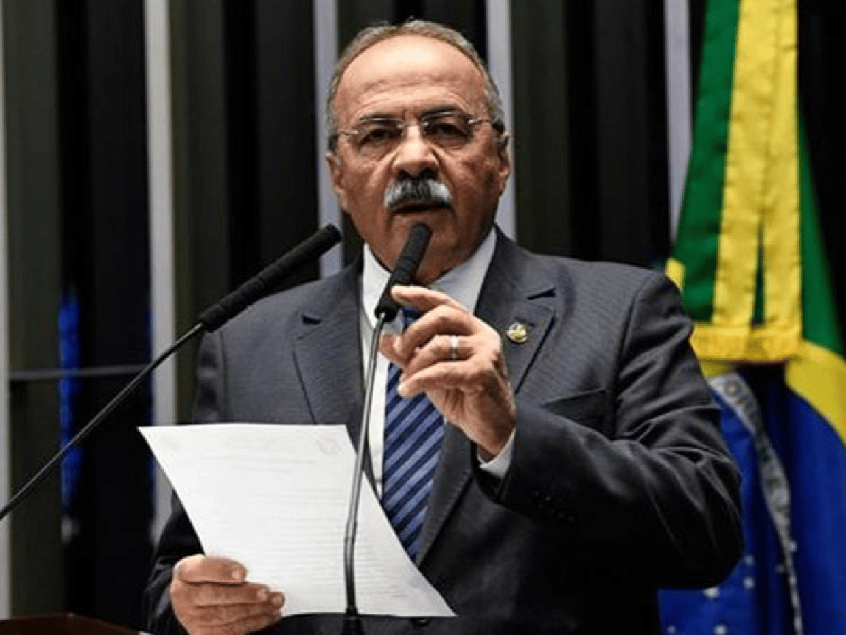 Brasil: le encontraron dinero en la ropa interior a un senador bolsonarista mientras lo allanaban