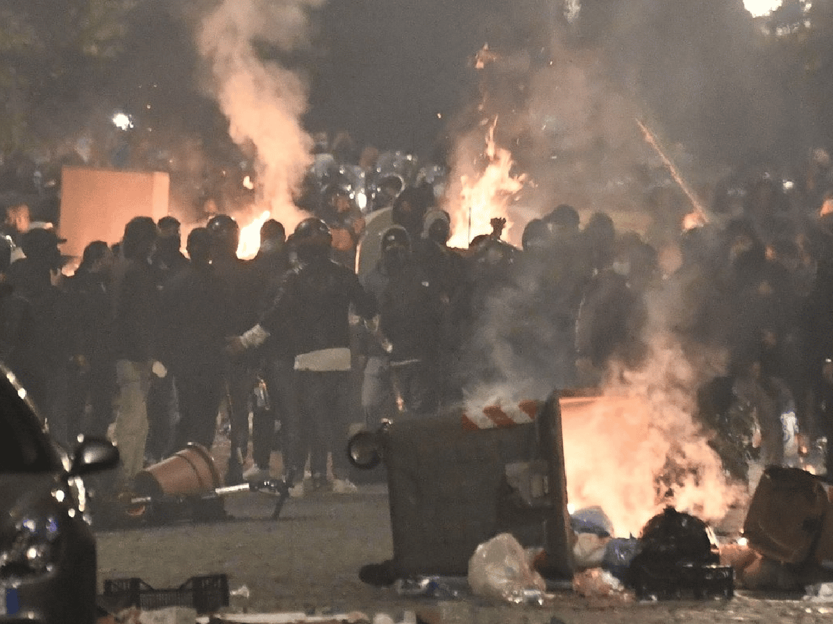 Italia: en Nápoles salieron a la calle en rechazo del toque de queda