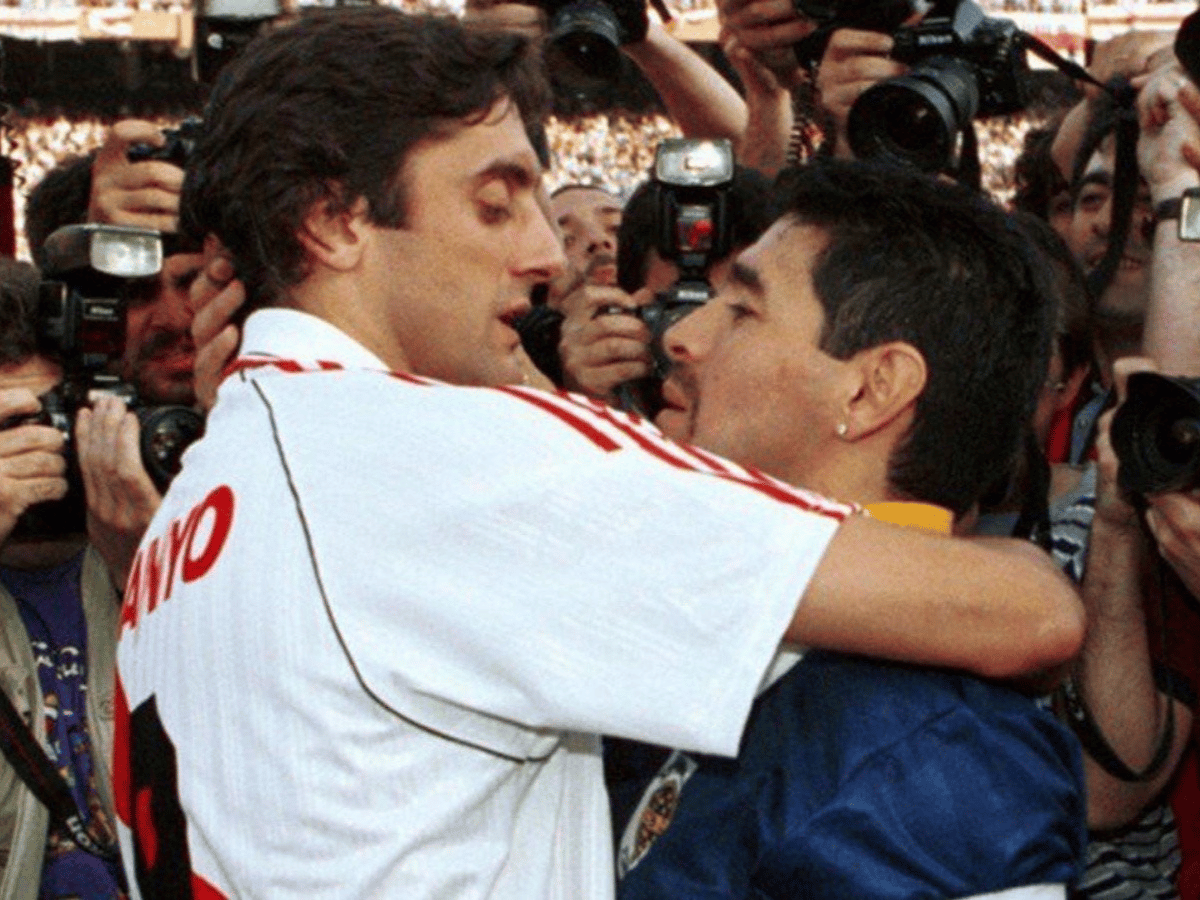 Francescoli se acercó a despedir a su amigo Maradona, a 25 años de un abrazo histórico