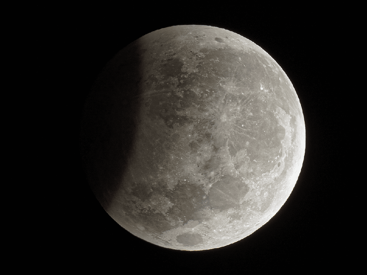 El 30 de noviembre será el último eclipse lunar del año, pero se verá poco desde Argentina