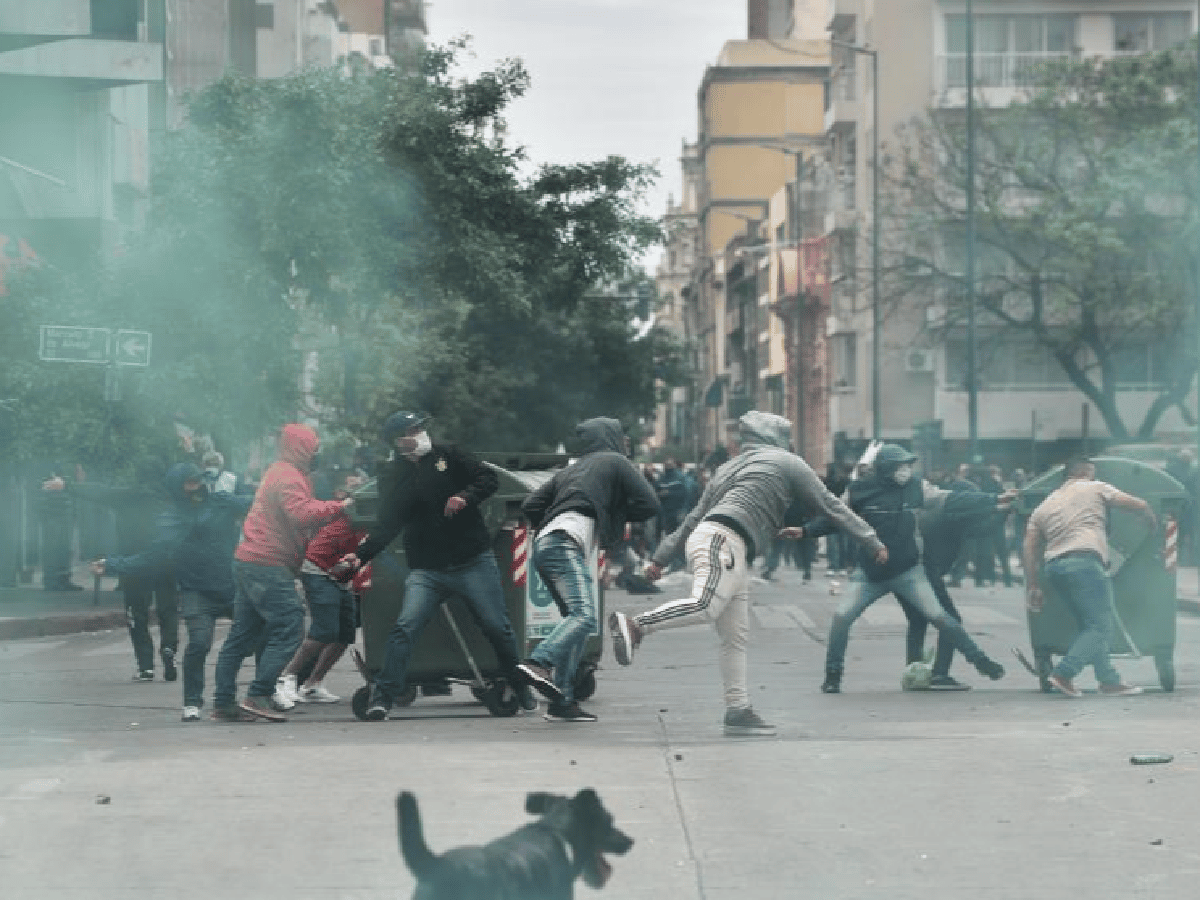 Detienen a cuatro empleados municipales de Córdoba por actos de violencia durante una protesta