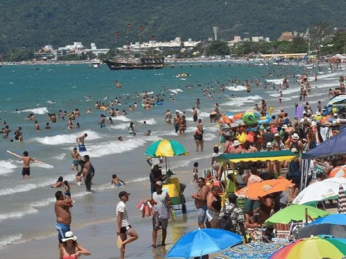 Por avance del coronavirus en Brasil, aconsejan no ir de vacaciones a Río de Janeiro, Florianópolis y Recife